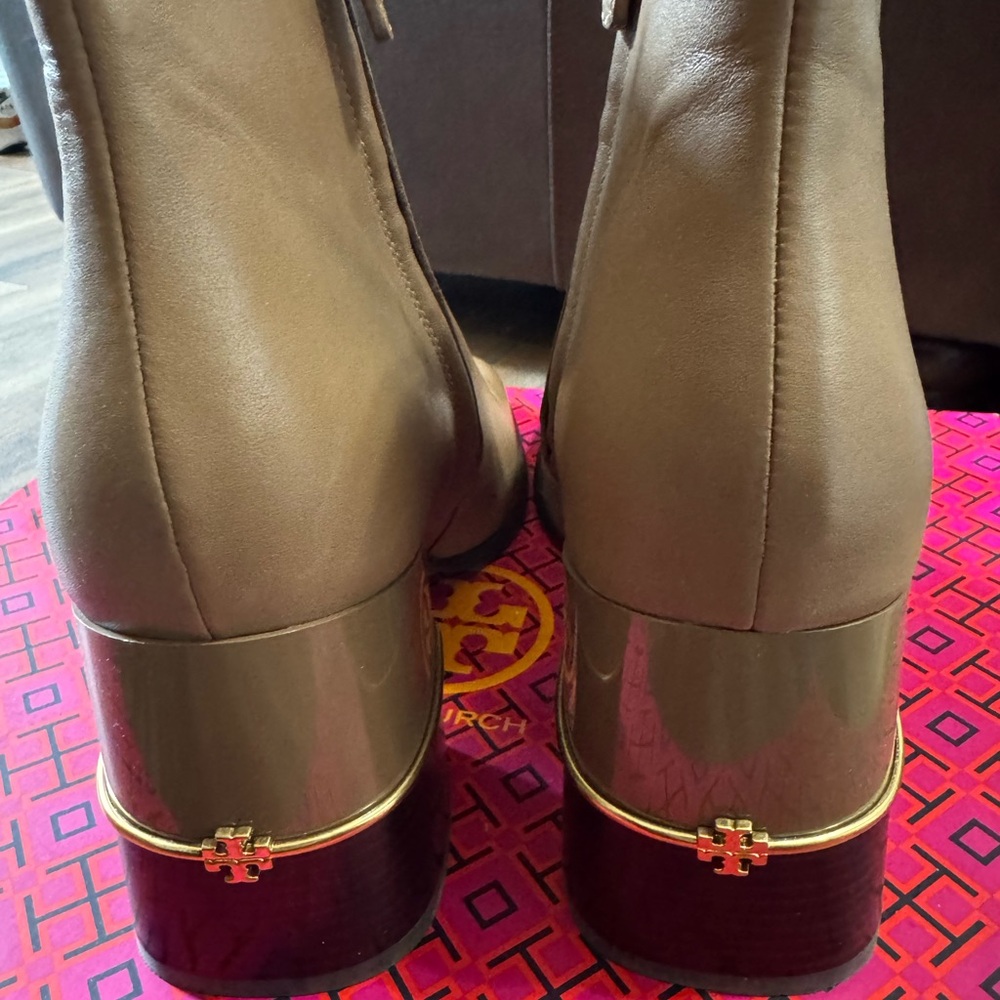Tory Burch Calf Leather Ankle Boots 75MM Taupe/Tan Side Zip Square Toe. 9.5M - Picture 6 of 8